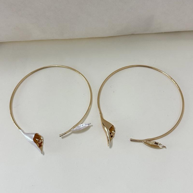 Simple And Light Luxury Temperament Cold Style Metal Leaf Flower Necklace Fashionable Personality Clavicle Chain Open Collar