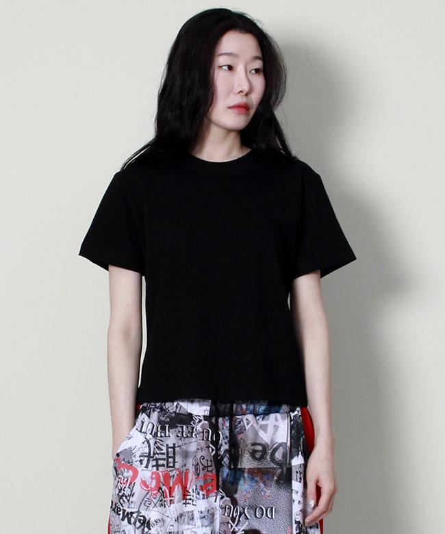 Deumakeu Plain Semi-Crop Short Sleeve T-Shirt Black