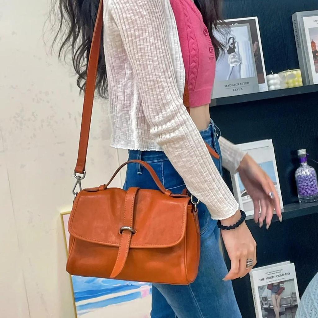 Qiuzhen 007 Bolsa de ombro feminina retrô de couro de grande capacidade