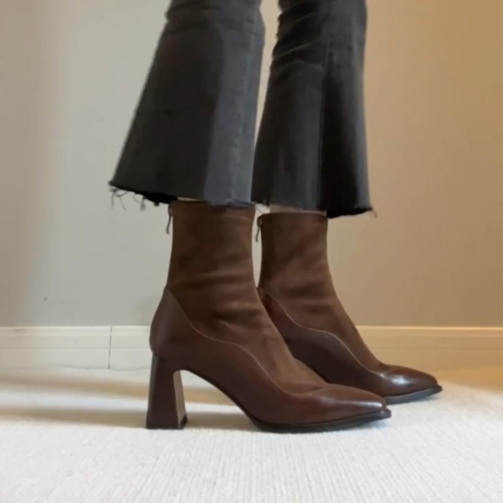 Retro modische elastische dünne Stiefel Damen einfache weiche Leder quadratische Spitze Reißverschluss hinten Martin Stiefel hohe Absätze Kurzstiefel
