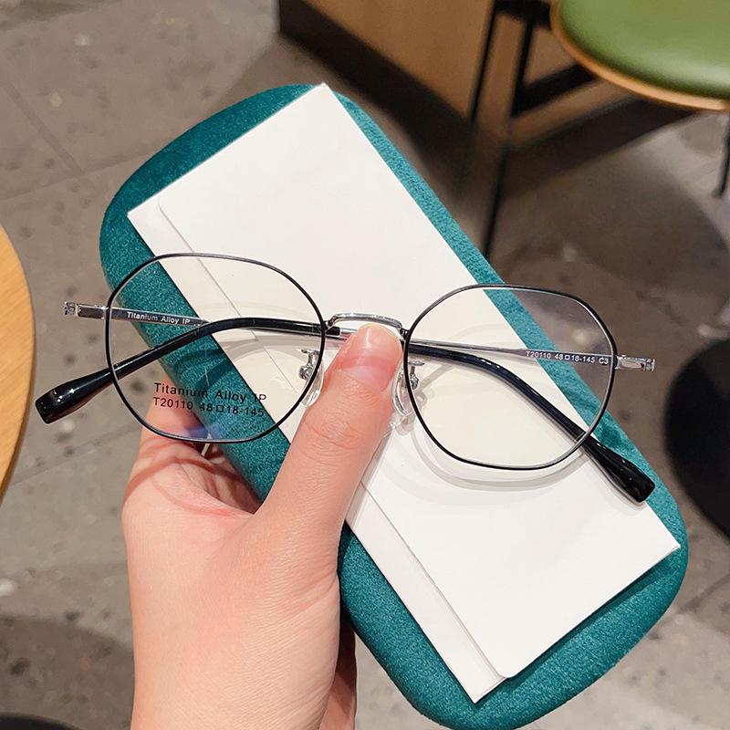 Ultraleichte Japanische Literatur Retro Polygon Kleiner Rahmen Titan Brille Damen Schlichtes Gesicht Kann Mit Einer Anzahl von Brillengestell Höhe Ausgestattet Werden.