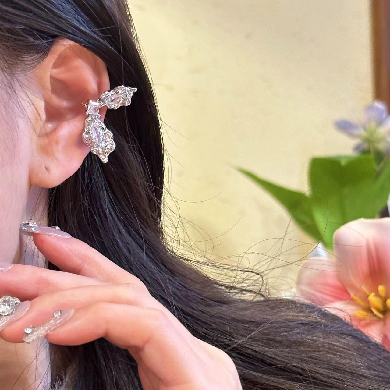 Elf Bow Zirconia Ear Cuff, Piercing-Free, Women s Niche Design: Sweet, Simple  Versatile.