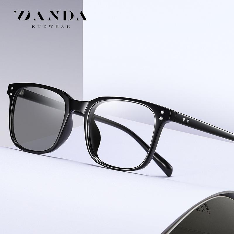 New smart light-sensing anti-blue light photochromic glasses Unisex tr Plain glasses Outdoor UV protection glasses
