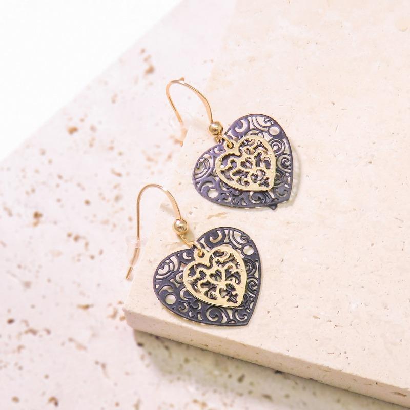 French Retro Hollow Love Simple Temperament and Personalized Earrings