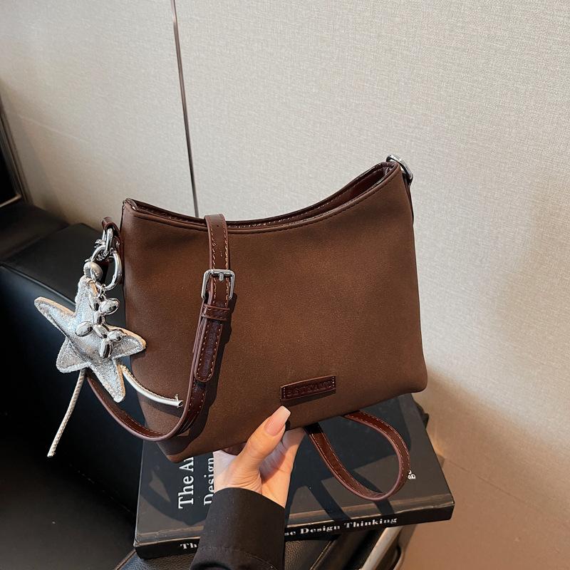 Today's popular small bags for women's new autumn and winter retro versatile messenger bags single shoulder underarm bucket bags