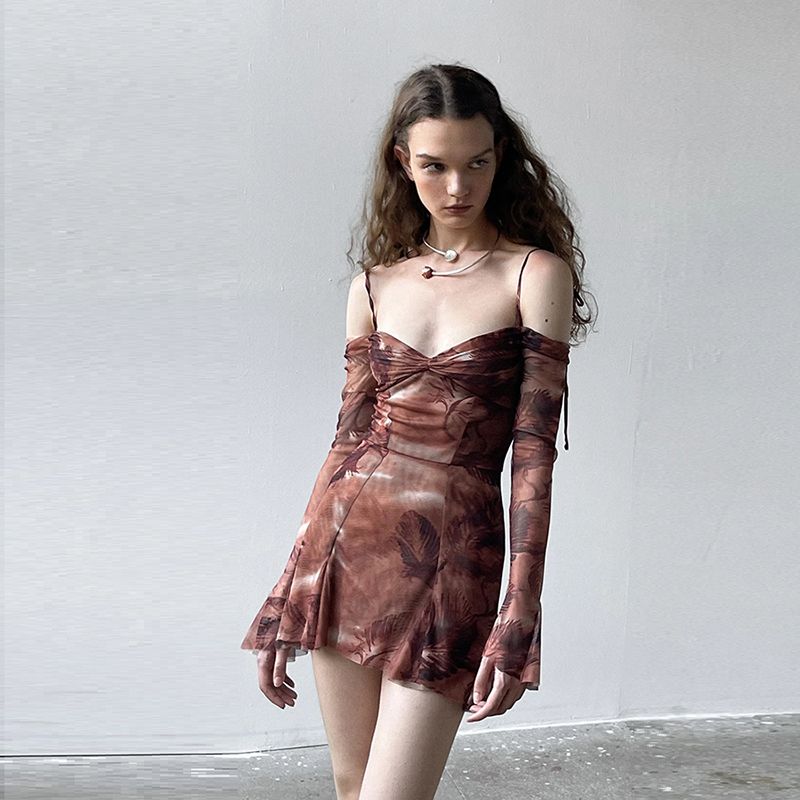 

Weird Puss Fashion Retro Oil Painting Style off-Shoulder Long Sleeves Dress Women s Niche Style Slim Looking Sexy Short Skirt Brown M