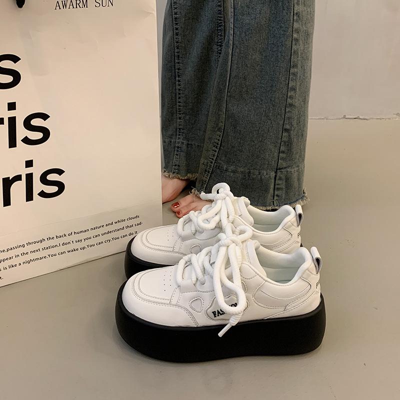 

Женские туфли на платформе-маффин, маленькие белые туфли, женские, осень-зима 2025, универсальные, повседневные, спортивные, кеды, уродливые милые туфли с большой головой, папины туфли 33 белый