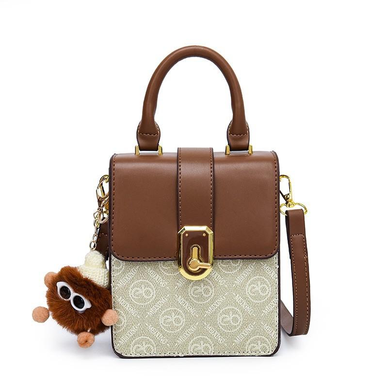 

Изысканная маленькая квадратная сумка женская 2025 ранняя весна новый замок, модный универсальный контраст бежевый