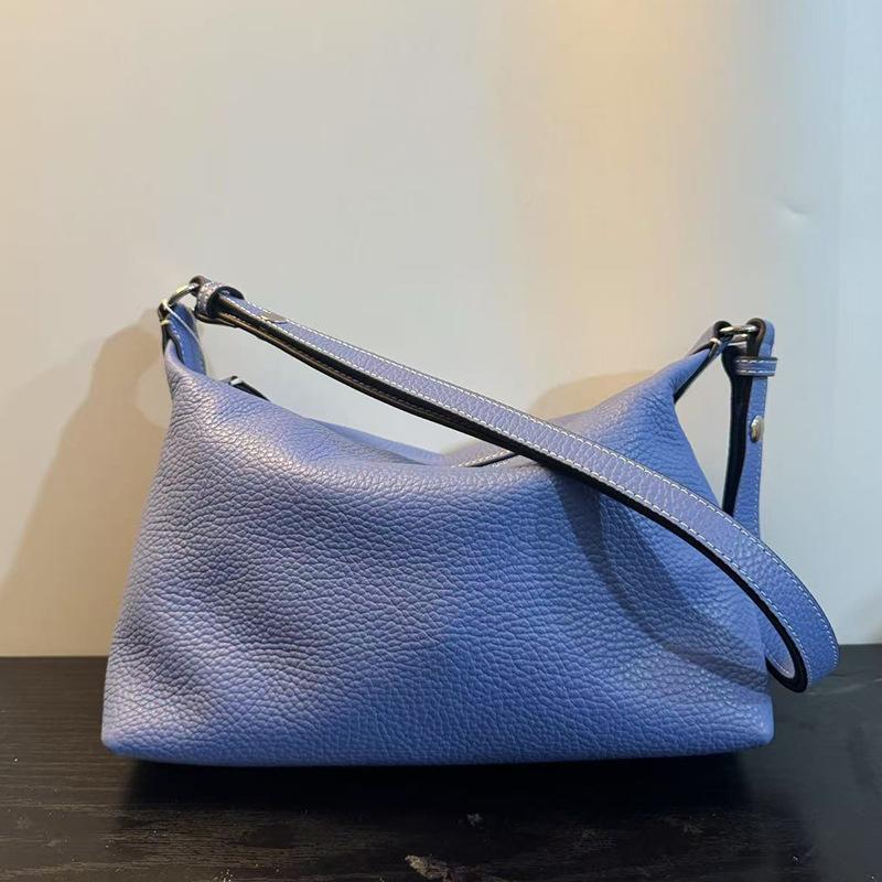 

Женская сумка через плечо под мышку из натуральной кожи - 2026 Новый, однотонная, минимализм, мягкая текстура, много способов ношения для ежедневного использования 25 x 8 x 15 cm синий
