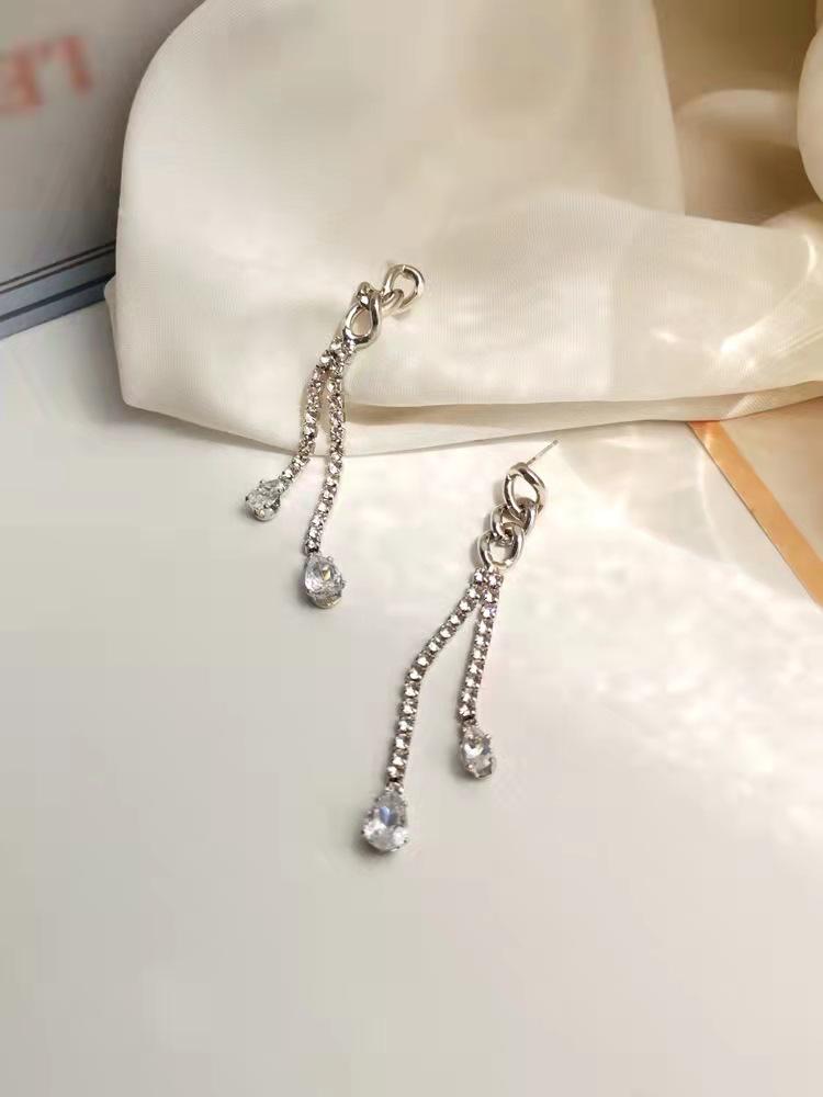 

Трендовые серьги-кисточки из французского золота 2024 года для женщин - Серьги-пусеты, визуально стройнящие круглое лицо