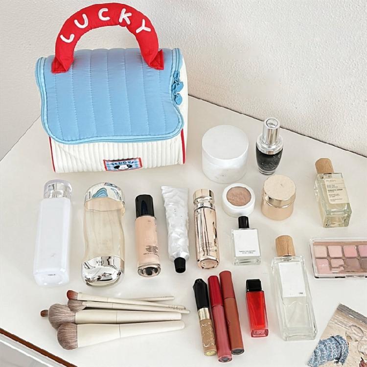 Lightweight Travel Friendly Makeup Bag With Spacious Interior Cosmetic Bag Suitable For Fashion Enthusiasts And Students