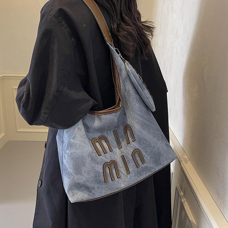 Bags Women's Tote Bags Large Capacity Autumn and Winter Underarm Shoulder Bags New Casual Versatile Class Commuter Bags