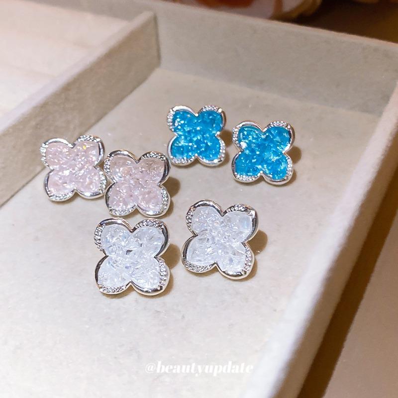 Silver Needle Lucky Grass Crystal Flower Stud Earrings Women's New Popular Earrings Light Luxury High-end Earrings Design Sense