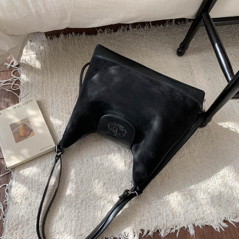 Autumn and winter retro suede women's backpack 2025 new large-capacity commuting backpack student class schoolbag