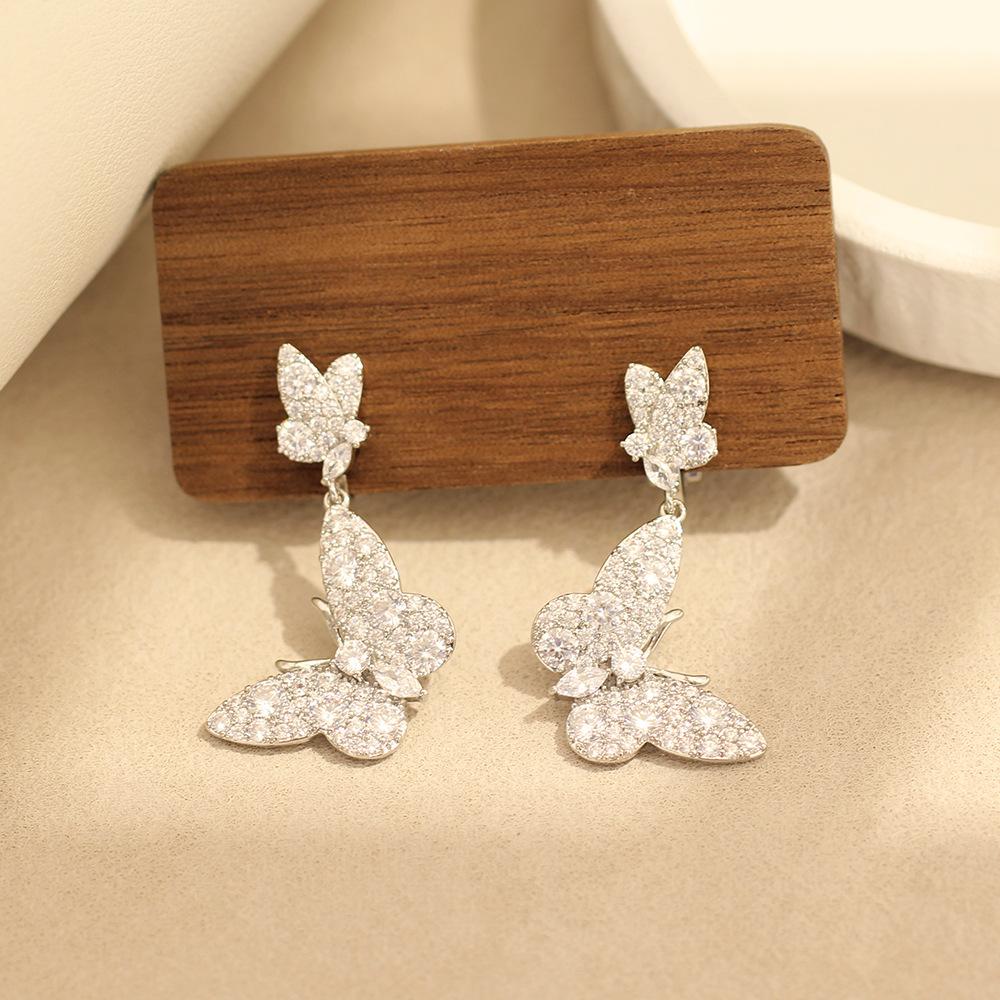 Light luxury exquisite double butterfly earrings, women's ear clips, high-end temperament fashion earrings, niche earrings without earrings