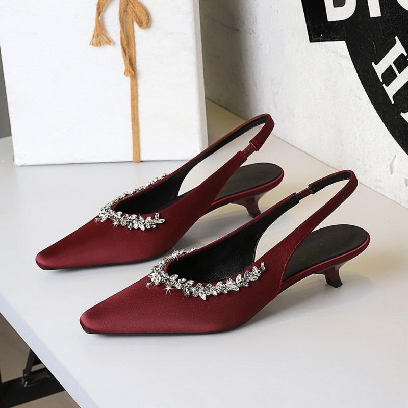 

Pointed Toe Low Heels Shallow Mouth Tripping Silk Women s Shoes Rhinestone Chain Empty Wine Glass Heel Comfortable Single Shoes 37
