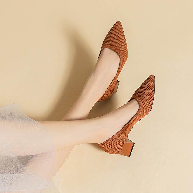 Damskie czarne buty do pracy z oddychającego materiału z czubkiem w szpic i na masywnym obcasie