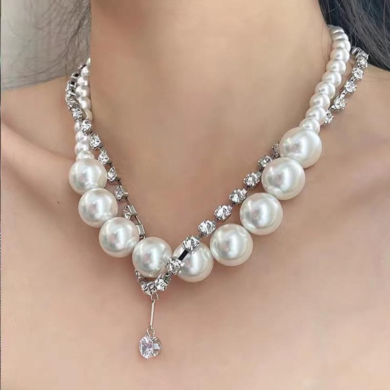 Luxury Double-Layer Clavicle Chain Necklace with Pearls and Diamonds