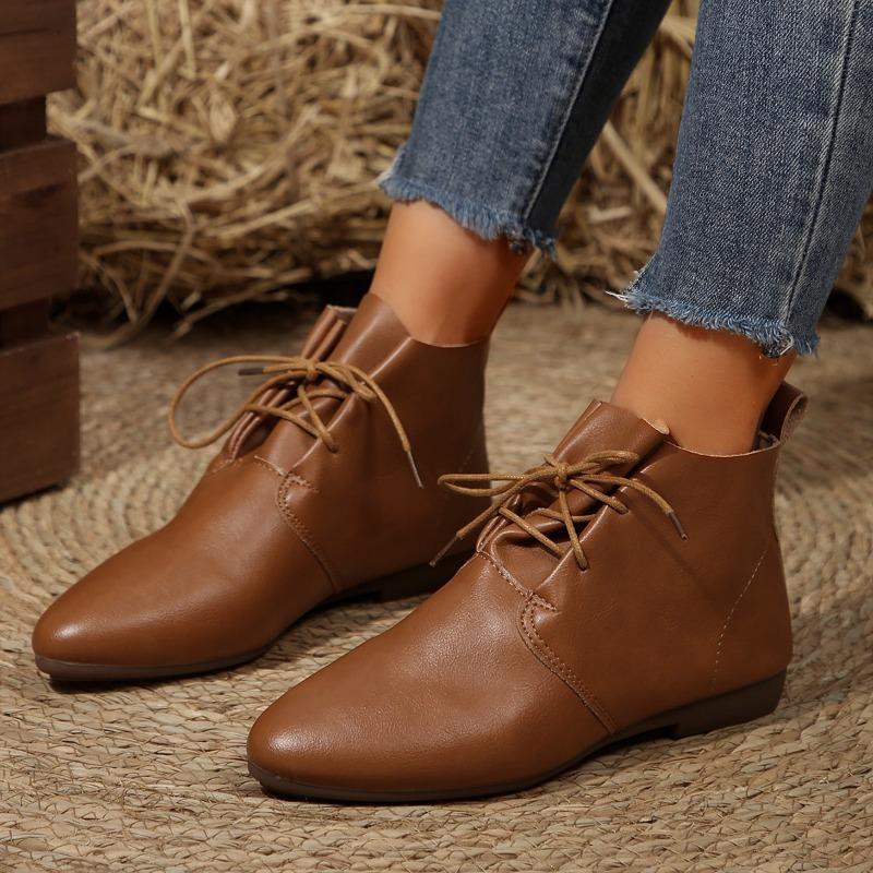 Retro pointed short boots women's autumn and winter new flat boots front lace-up short leather boots large size