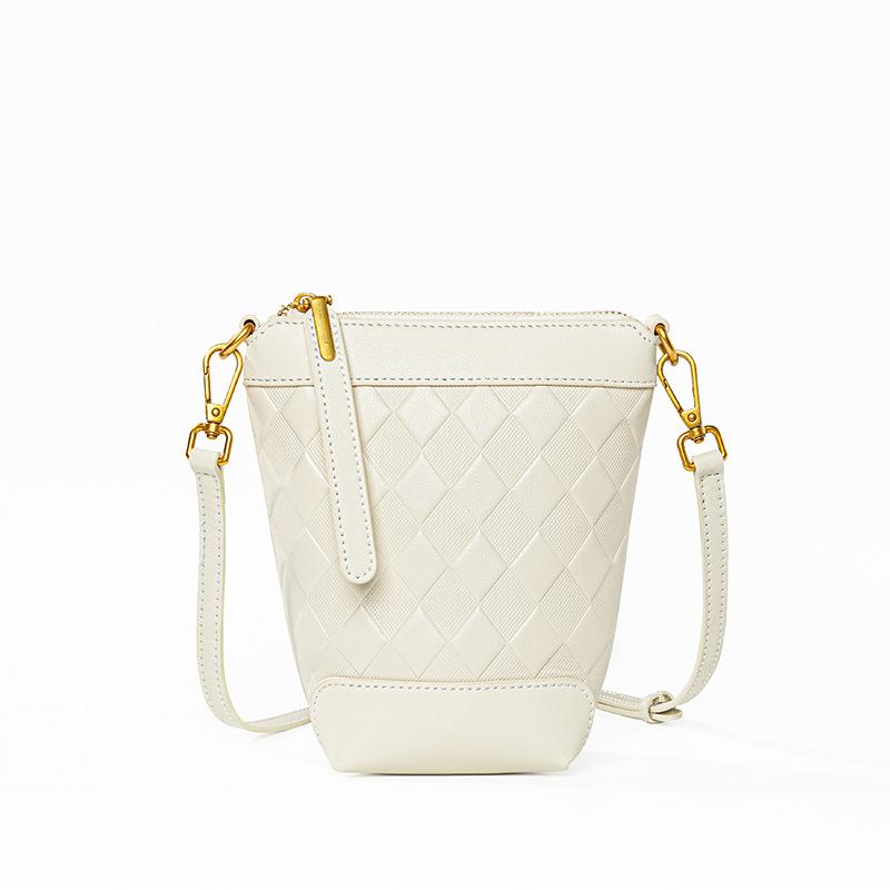 

Commuter white leather summer messenger bag, small and lightweight women s new cowhide vertical small satchel mobile phone bag бежевый