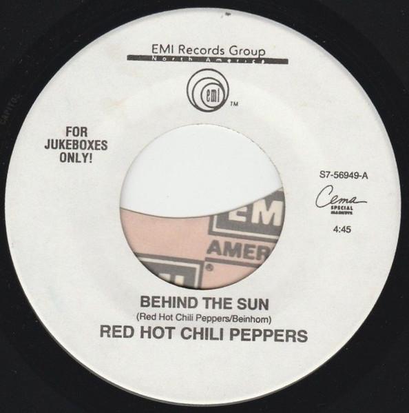 

7inch Record RED HOT CHILI PEPPERS - Behind The Sun / Fire S756949 EMI 1992 US Rock Used