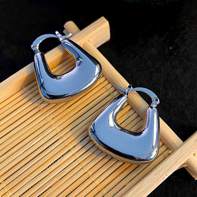 2024 High-End Oval Zircon Geometric Earrings: New Luxury Fashion Design