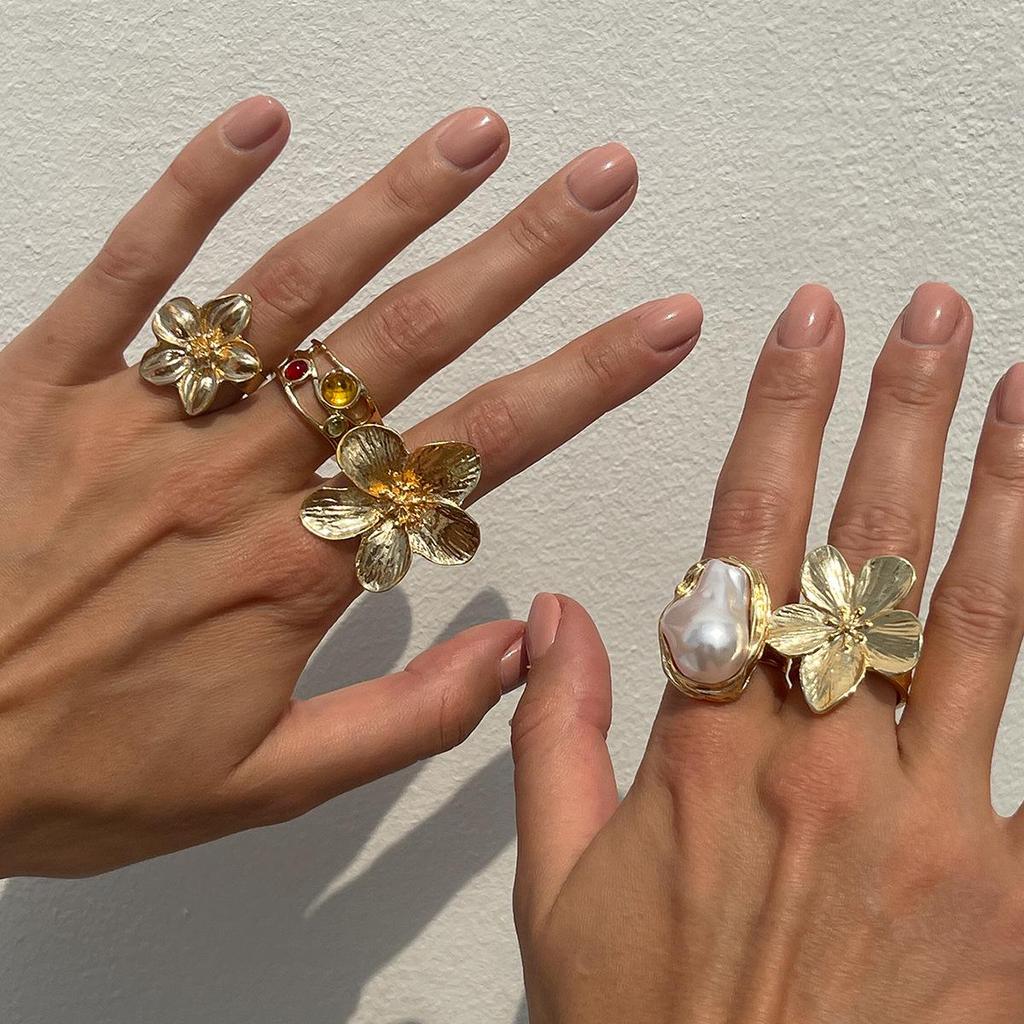 Europäischer & Amerikanischer Perlen-Hohlring mit Strasssteinen & Blumen-Knöcheldesign