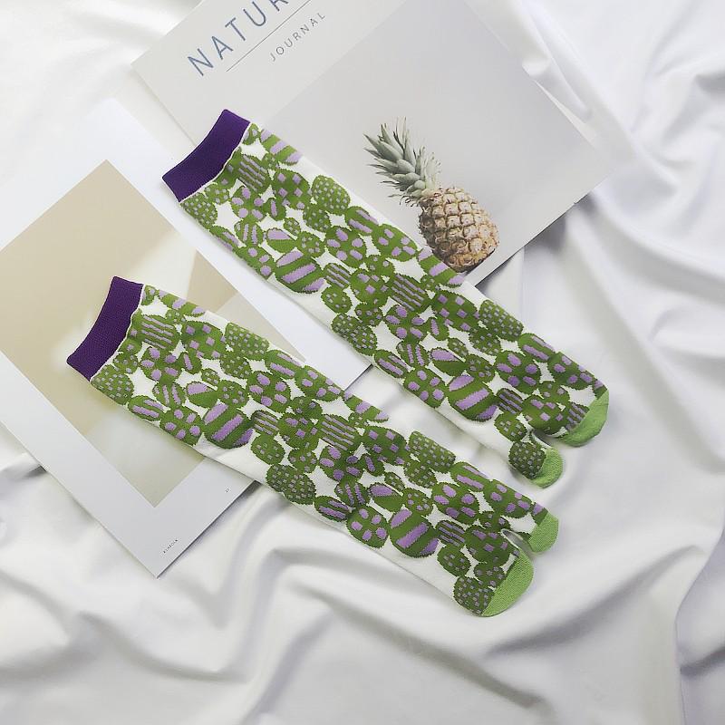 Trendy Japanese Multi-Color Jacquard Floral Tabi Socks - Cute Split-Toe Mid-Calf Design