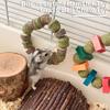 Jucărie de mestecat hamster cu cârlig agățat din lemn natural, iarbă, iepure, chinchilla, porcușor de guineea, gerbil, mușcătură de animale de companie, jucărie, inel decorativ, provizii pentru animale mici