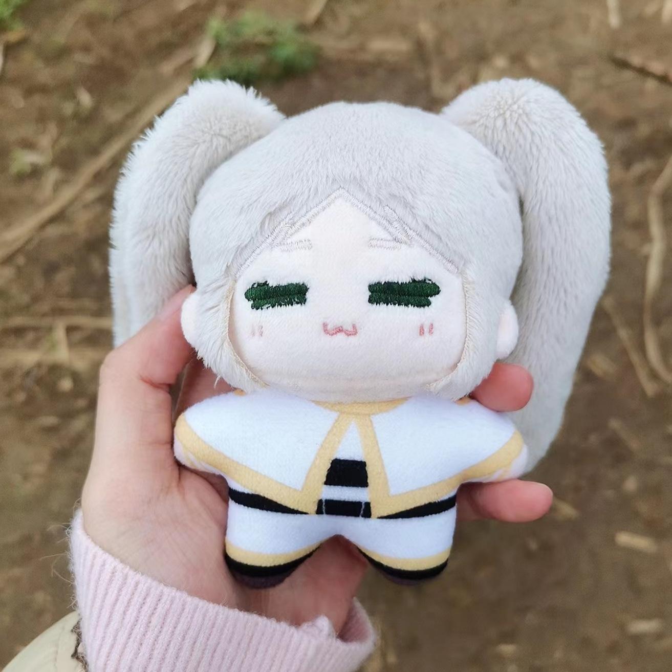 Peluches Frieren Peluches Fern Anime 10cm Habillage Poupée Cosplay Collection Cadeaux Pour Enfants Anniversaire Enfant Noël