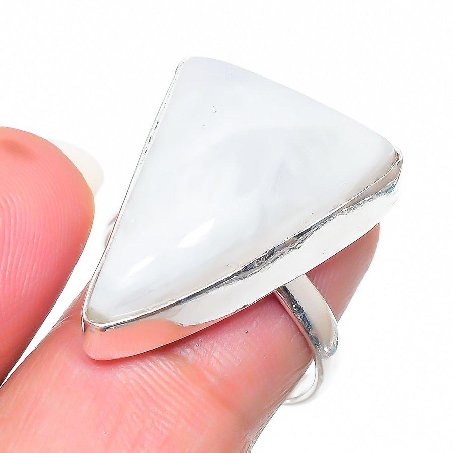 

Natural Rainbow Moonstone Gemstone 925 Sterling Silver Ring Size 8.5 h4T57