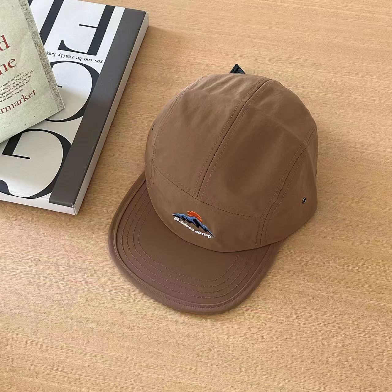 

Універсальний кемпінг на відкритому повітрі, плоскі карнизи для вітру, плоскі карнизи, що швидко висихають, бейсболка, сонцезахисний крем, модні чоловіки та жінки M（56-58cm） темно-коричневого кольору