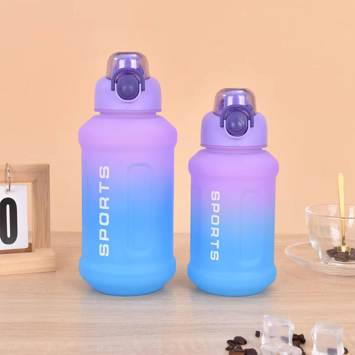 

Вместительная спортивная кружка для воды Tonton Cup с ручкой, изготовленная из пищевого поликарбоната. 800ml коричневый