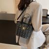 High-end Little Girl New Autumn and Winter Niche Texture Portable Bucket Bag Versatile Shoulder Messenger Bag Bag