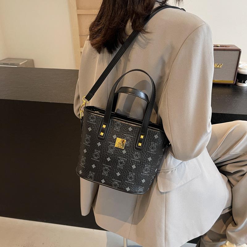 High-end Little Girl New Autumn and Winter Niche Texture Portable Bucket Bag Versatile Shoulder Messenger Bag Bag