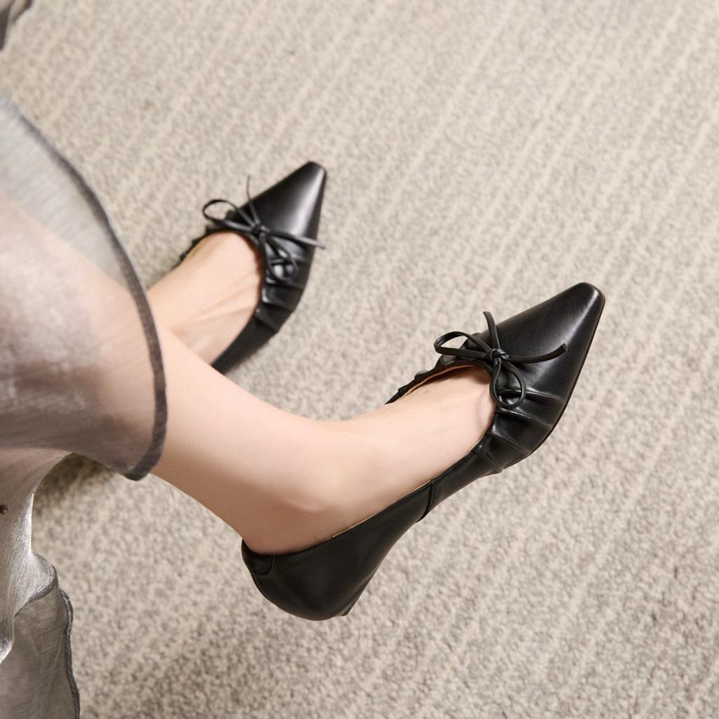 Pointed flat shoes women's 2025 gentle temperament French small single shoes bow low heel light mouth loafers lazy shoes