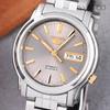 Seiko 5 Automatisk Grå Gull Combi Day Date Analog Metal Armbåndsur for menn