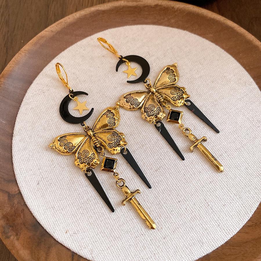 

Retro moon butterfly fringed ear buckle European and American court style fashion temperament earrings light luxury high-end earrings