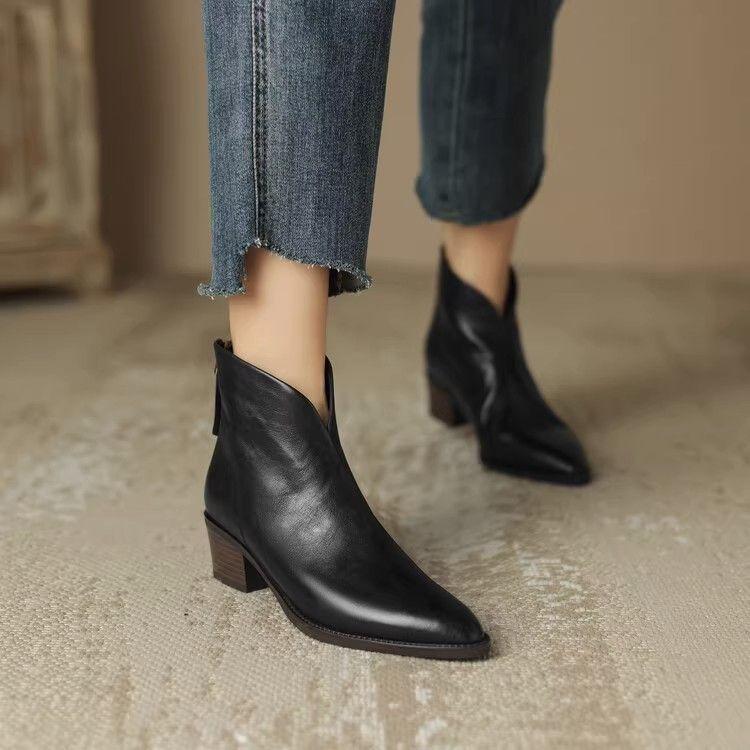 Britské retro hnědé Martensky dámské 2025 podzim a zima nové středně vysoké špičaté silný podpatek krátké boty a kotníkové boty