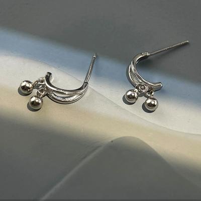 Round Bead Crescent Moon Stud Earrings Women's Simple Niche Design Sense C-shaped Earrings Ins Cold Wind Temperament Commuter Earrings