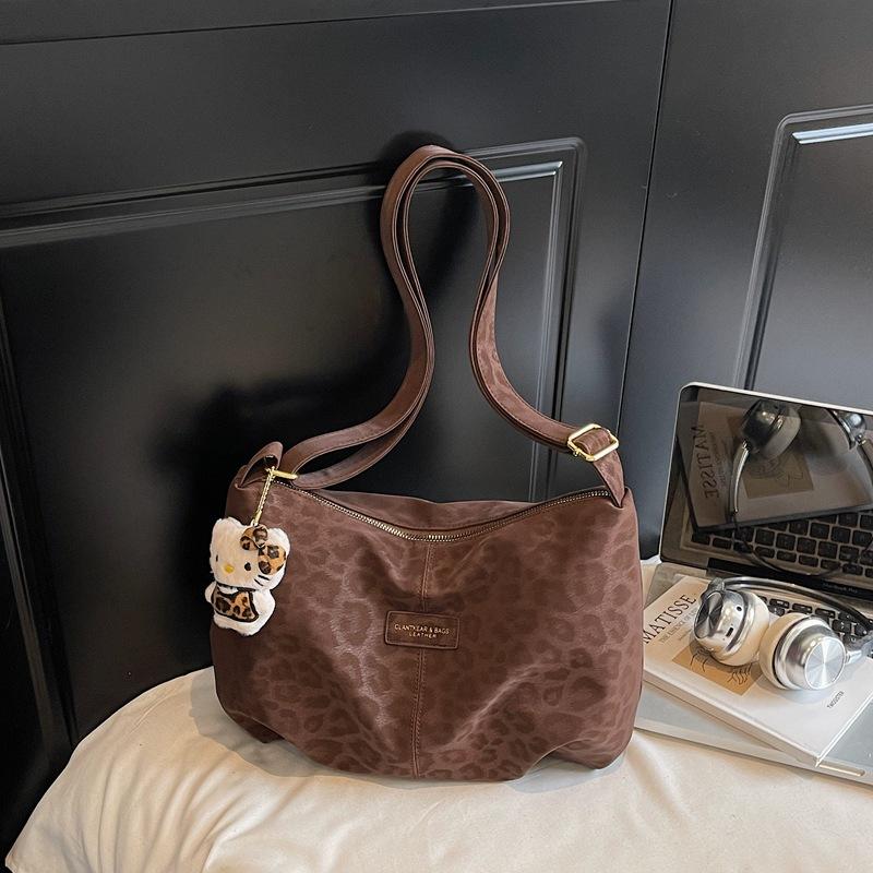 Large-capacity bag women's autumn new fashion niche shoulder messenger bag simple and fashionable dumpling bag