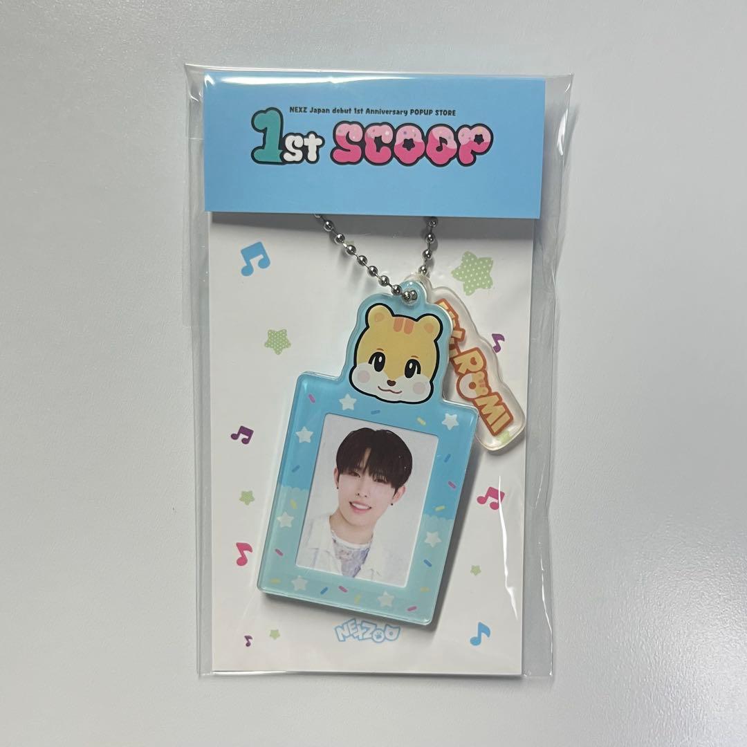 [USED] NEXZ Huey Pop-Up ID Photo Holder