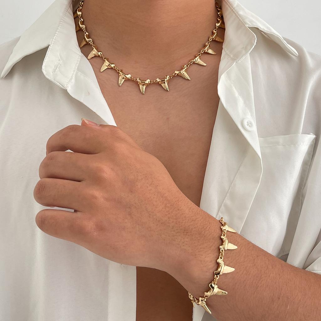 SHIXIN Punk Choker con Borchie Lisce e Punte Bracciale Set di Gioielli per Uomo alla Moda Geometria Irregolare Catena Corta per il Collo Nuovo