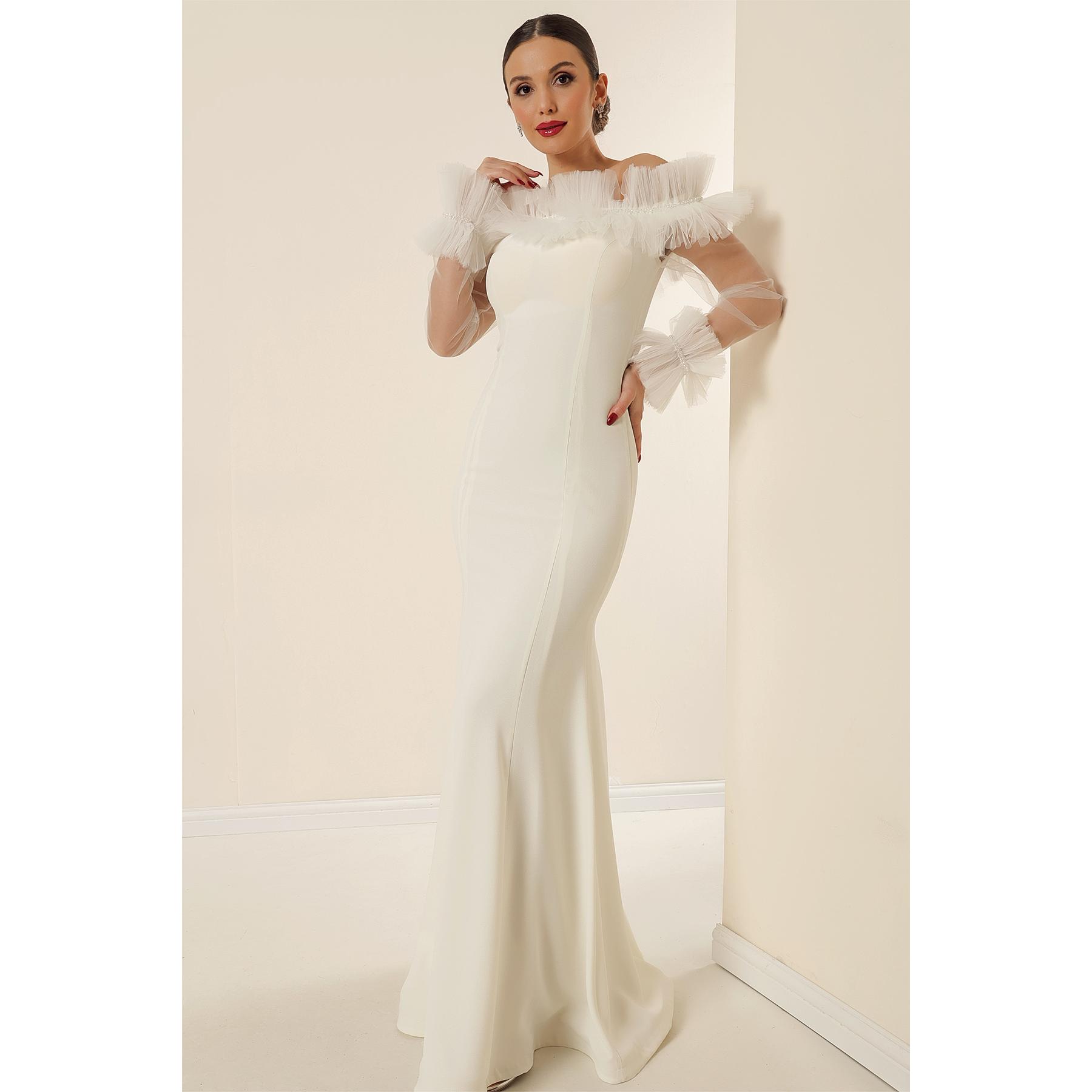 

Воротник и рукава Длинное платье из крепа с подкладкой из тюля с бусинами