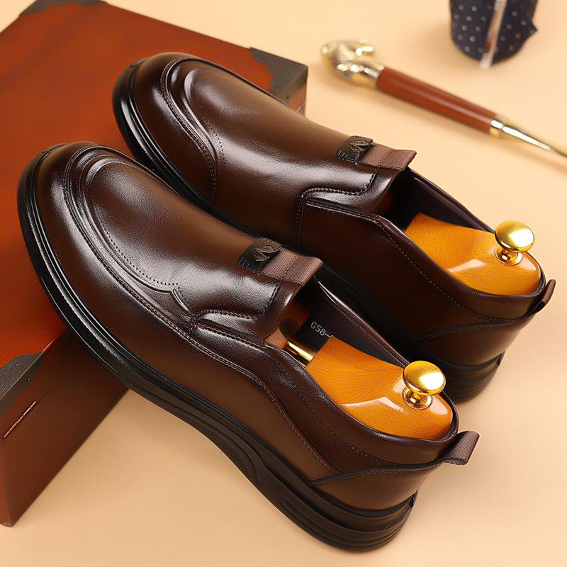

Кожаные туфли мужские новые деловые повседневные всесезонные дышащие мужские британские и корейские версии круглые свадебные туфли для жениха 44 темно-коричневого