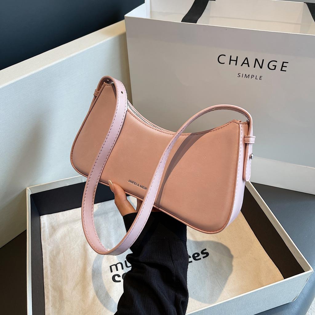 1 girl's niche bag The new summer one-shoulder underarm bag advanced stylish hand-held baguette bag is suitable for daily use