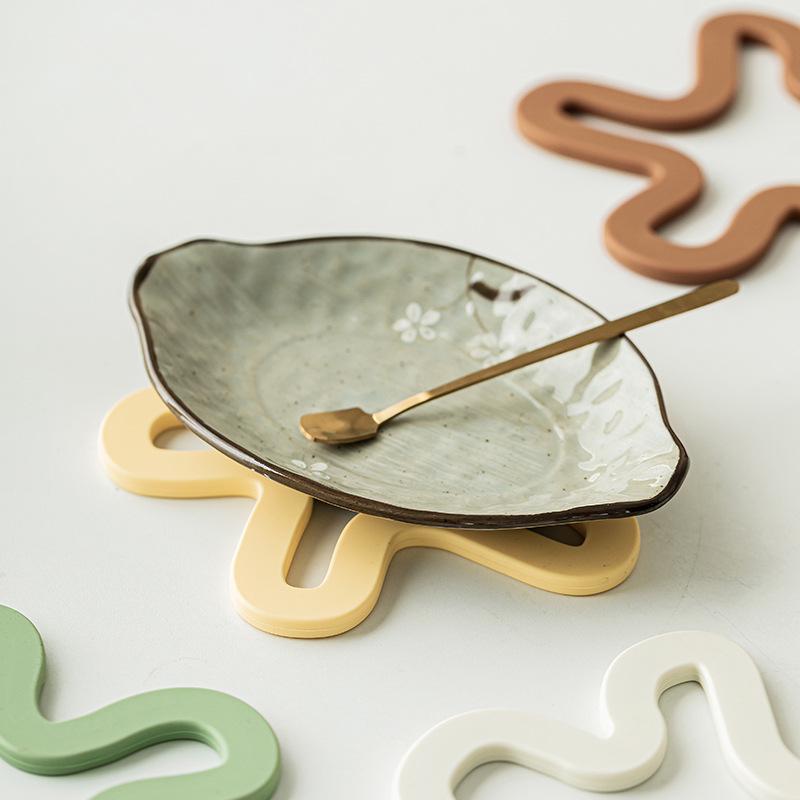 Silicone Heat-Resistant Table Mat: Anti-Scald Coaster, Placemat & Casserole Dish Protector