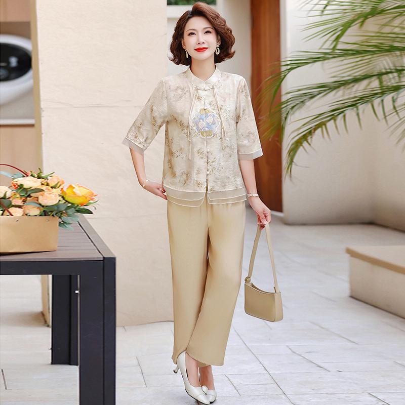 Mom's 2026 Summer Cotton-Linen Short Sleeve Two-Piece Set for Women: Stylish, New Chinese Style, Perfect for Middle-Aged and Elderly.