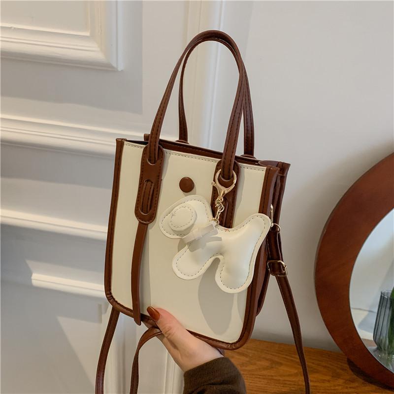 

New temperament women s autumn messenger bag fashionable and simple versatile handbag dog pendant shoulder bag Without pendant темно-коричневого
