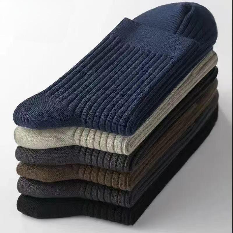 

Men s Antibacterial Odor-Resistant Striped Mid-Calf Socks for All Seasons One Size темно-сірий